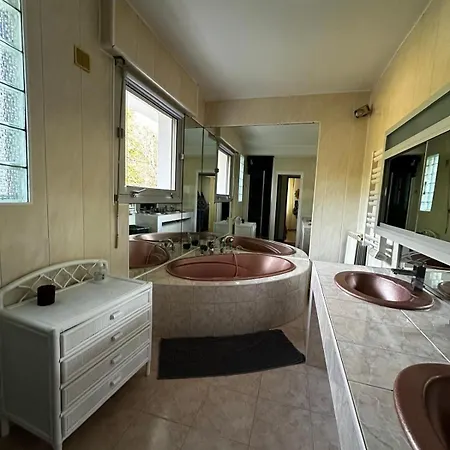 Escapade Apartment *